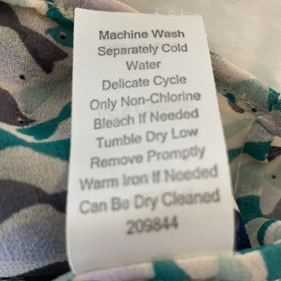 So cute! CAbi top. Women’s size L - Picture 5 of 7